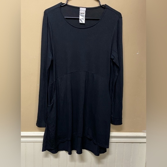 Chicos Black Long Sleeve Tunic Knit Top Front Pockets Hi Lo Size 0 (6) - Picture 1 of 6
